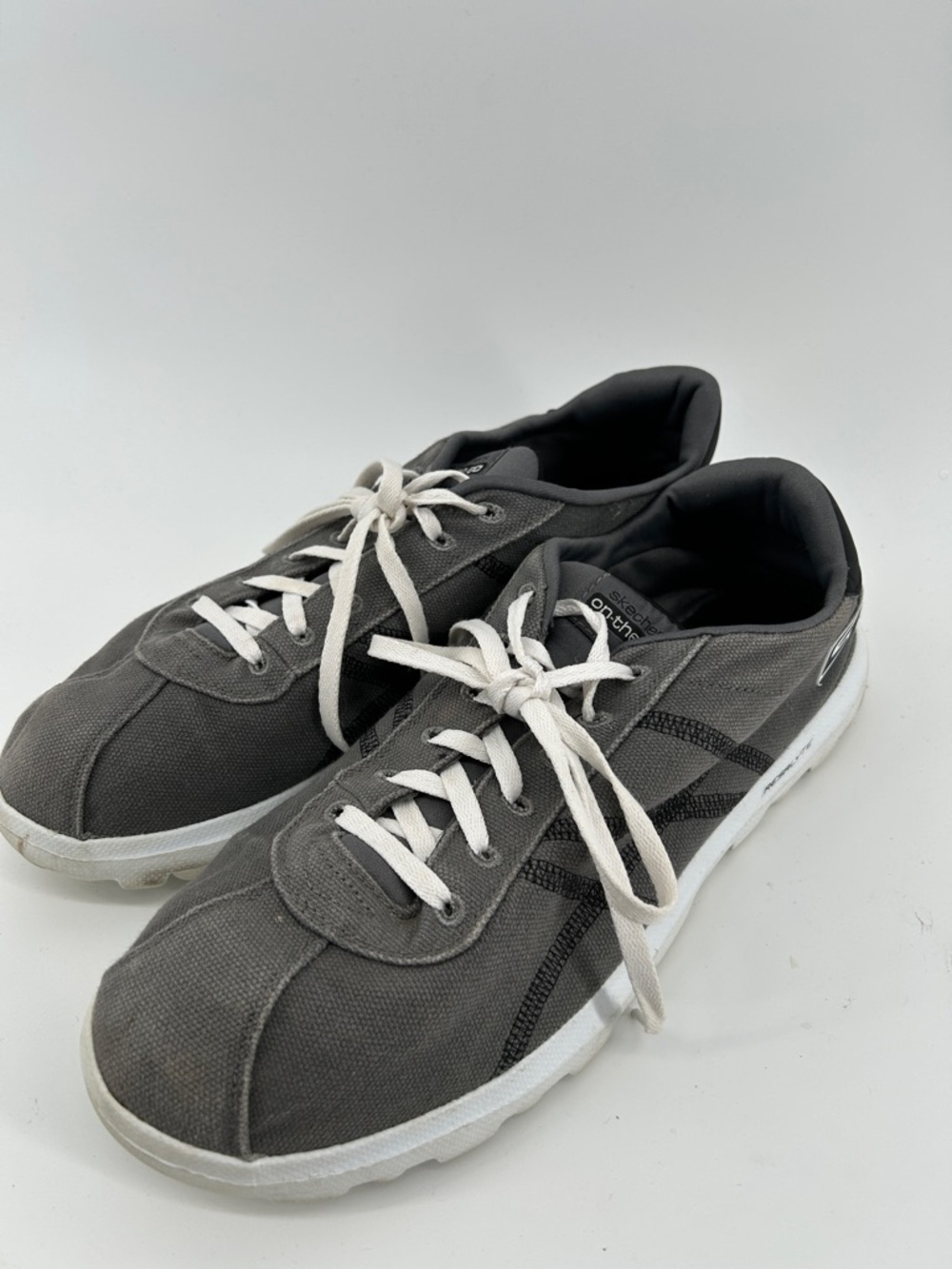 Skechers on the go size 11 1/2 men's gray and black
